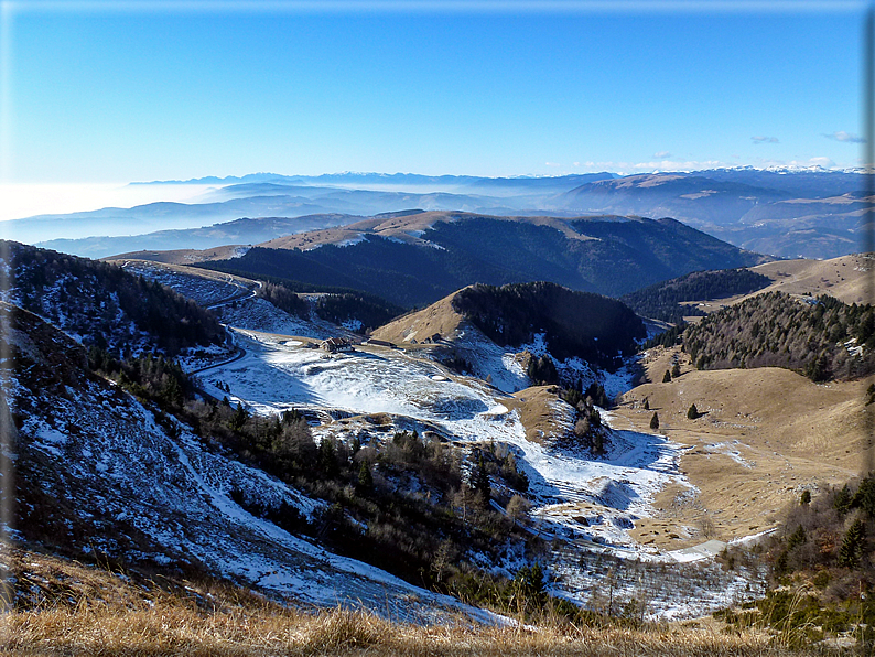 foto Salita dal Monte Tomba a Cima Grappa